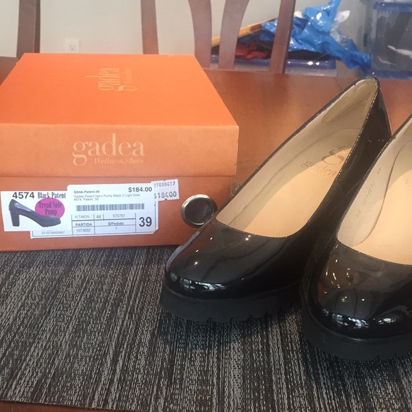 Gadea Black Patent Pumps - Picture 1 of 5